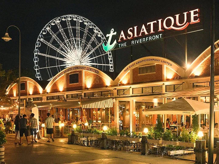 Four Seasons Private Residences 16